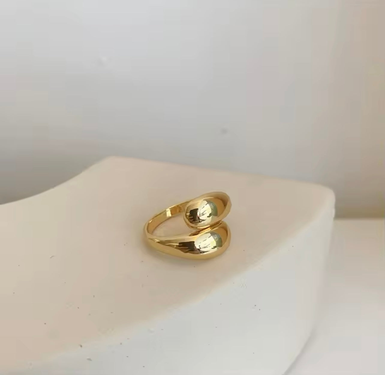 Anel Ajustável com Design Elegante Banhado a Ouro 18k