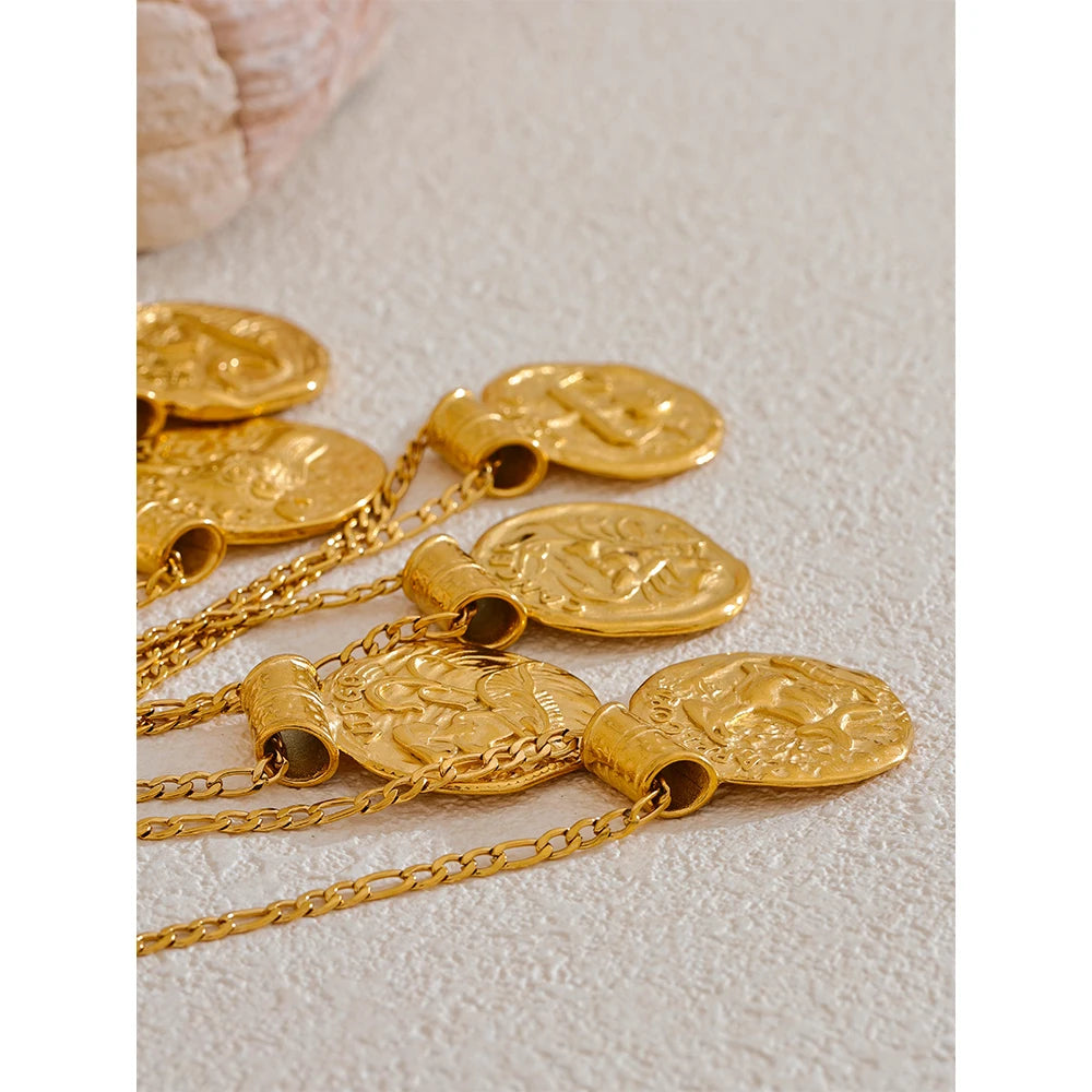 Colar Com Pingente de Constelação Banhado a Ouro 18k