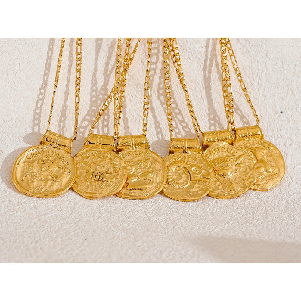 Colar Com Pingente de Constelação Banhado a Ouro 18k