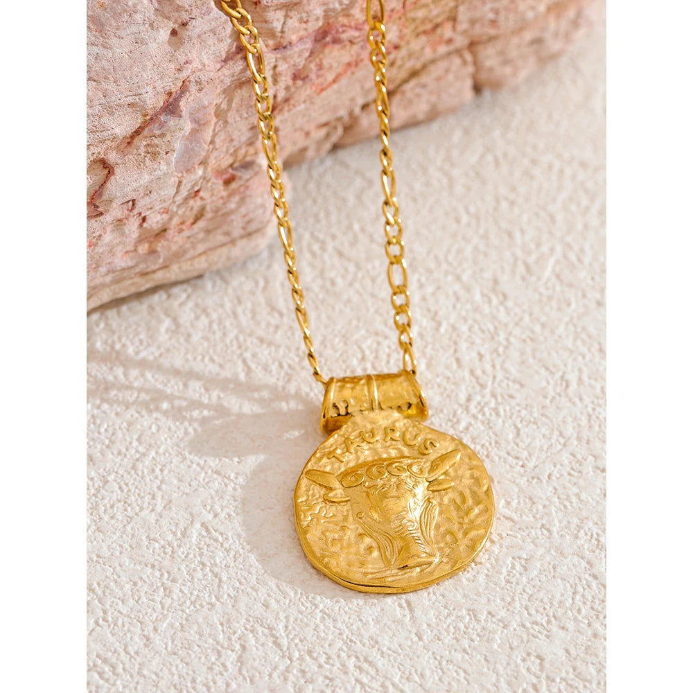Colar Com Pingente de Constelação Banhado a Ouro 18k