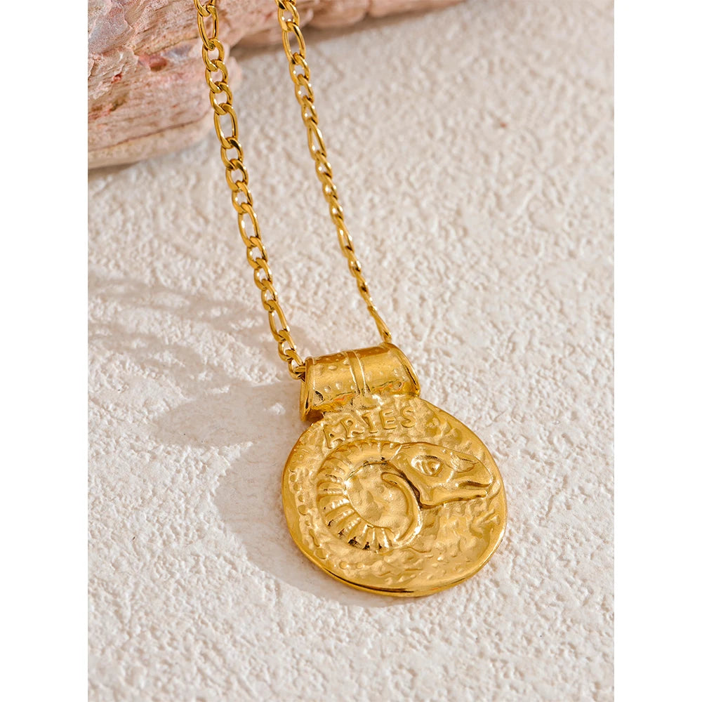 Colar Com Pingente de Constelação Banhado a Ouro 18k