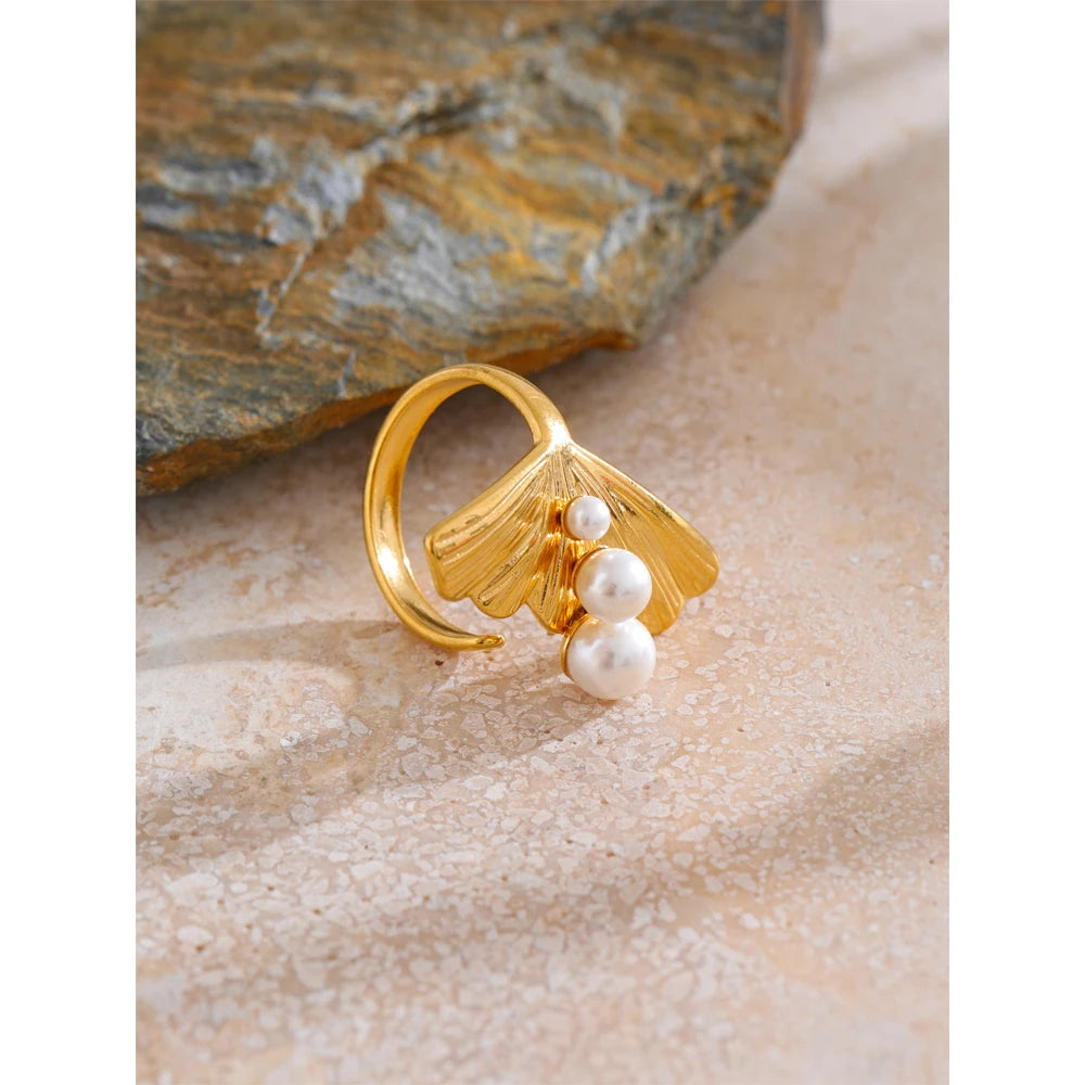 Anel de Pérolas Simuladas Banhado a Ouro 18k