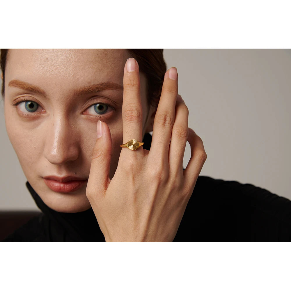 Yhpup-anel geométrico dourado de aço inoxidável para mulheres, textura metálica, anel de dedo da moda