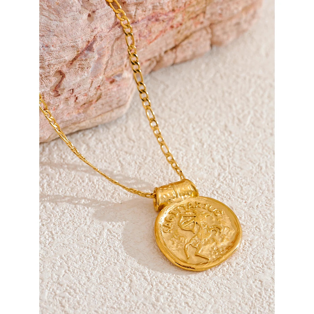 Colar Com Pingente de Constelação Banhado a Ouro 18k