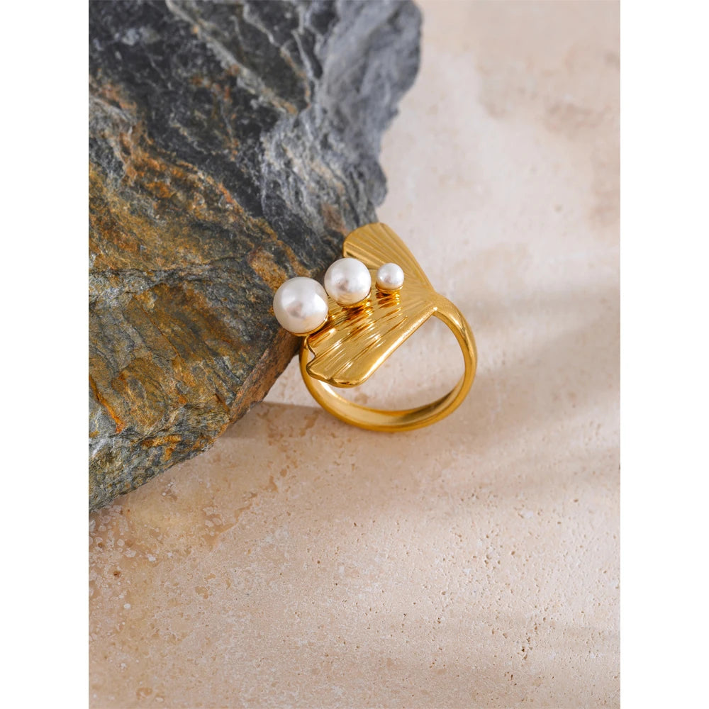 Anel de Pérolas Simuladas Banhado a Ouro 18k