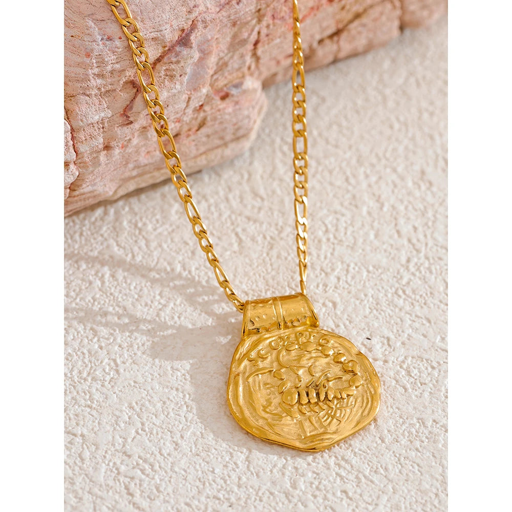 Colar Com Pingente de Constelação Banhado a Ouro 18k