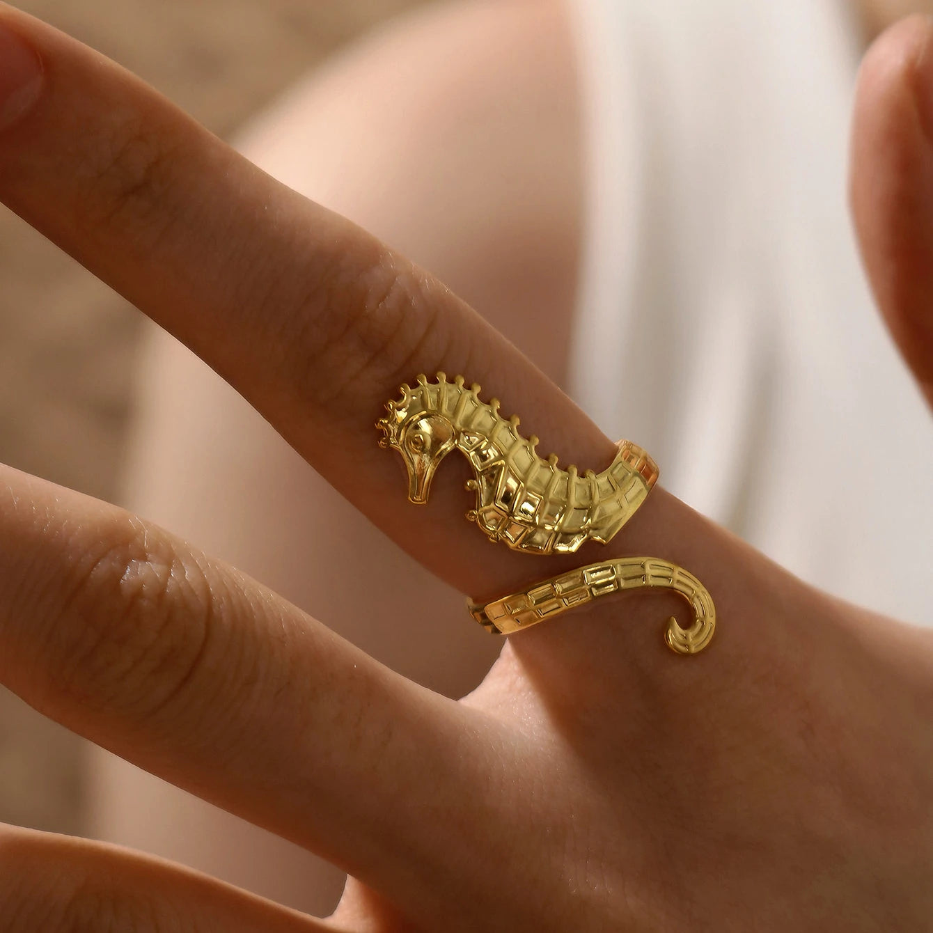 Criativo 18K banhado a ouro PVD aço inoxidável anti mancha metálico cavalo marinho aberto anéis de coquetel ajustáveis para mulheres e meninas