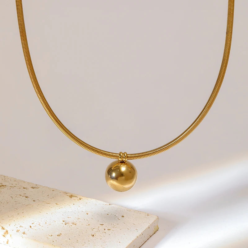 Colar Chocker com Pingente Dourado