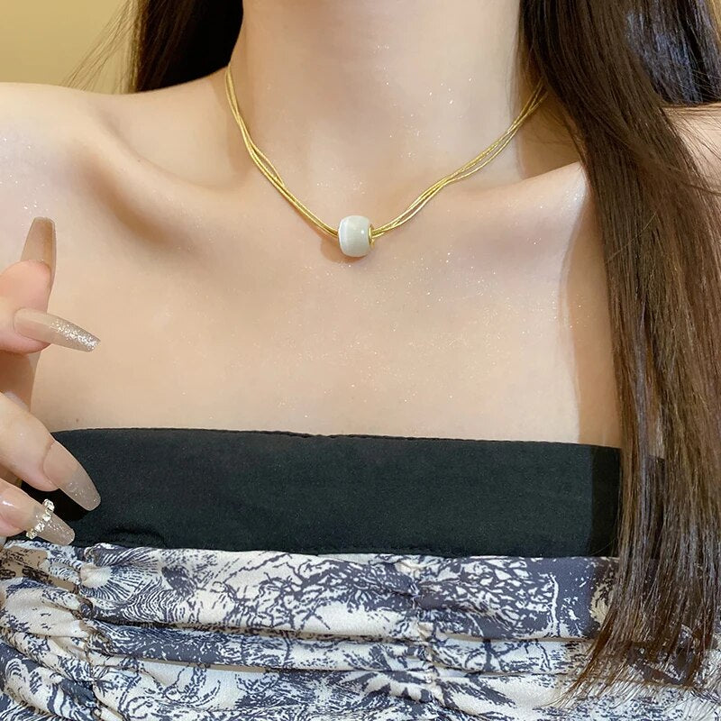 Colar Feminino com Pedra Central