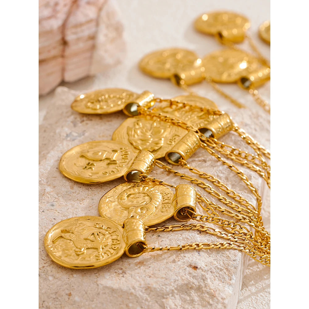 Colar Com Pingente de Constelação Banhado a Ouro 18k