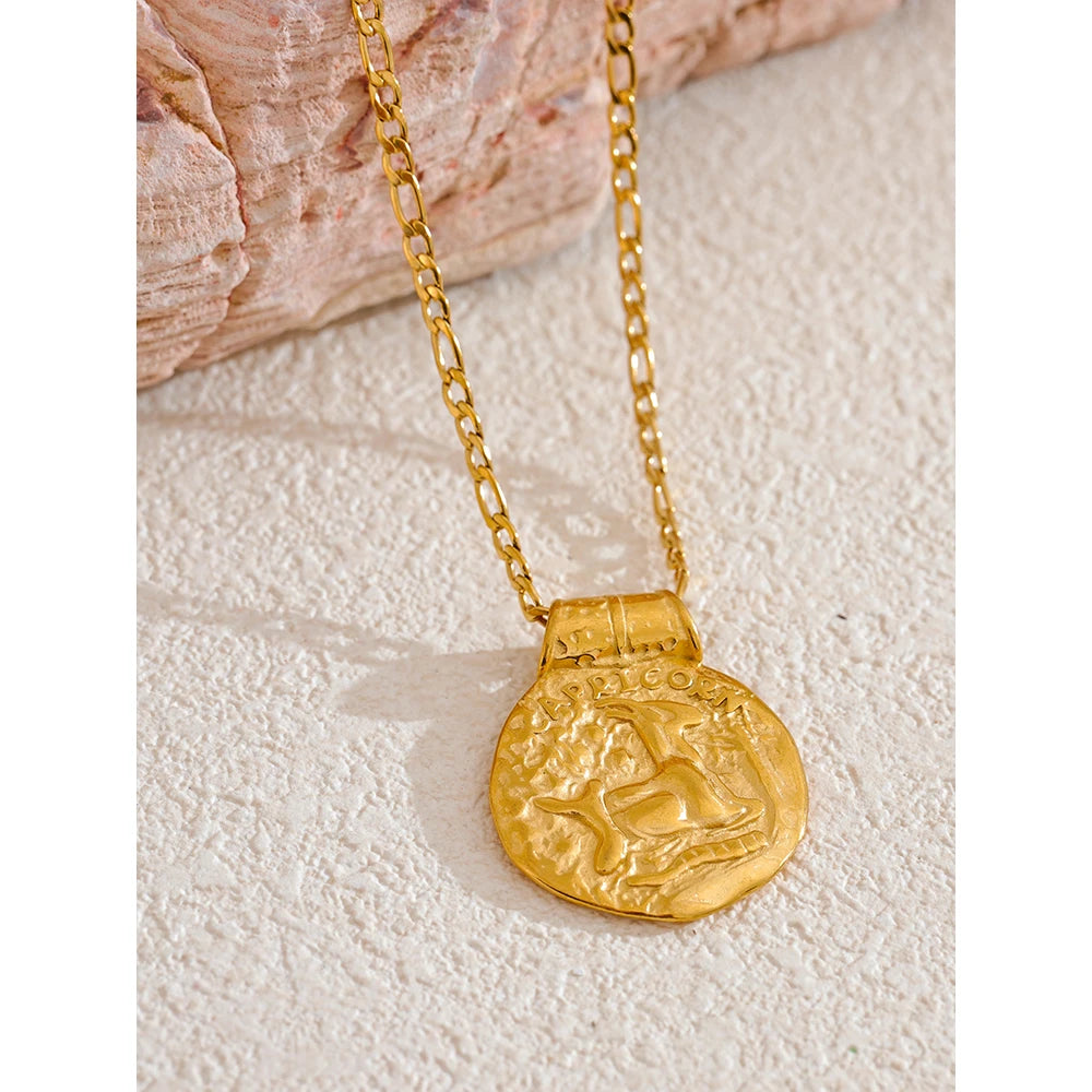 Colar Com Pingente de Constelação Banhado a Ouro 18k