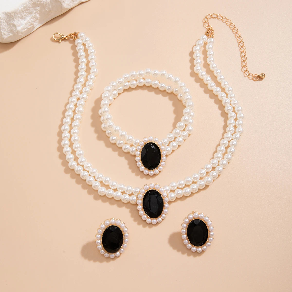 Conjunto Brinco, Colar e Pulseira com Pérolas