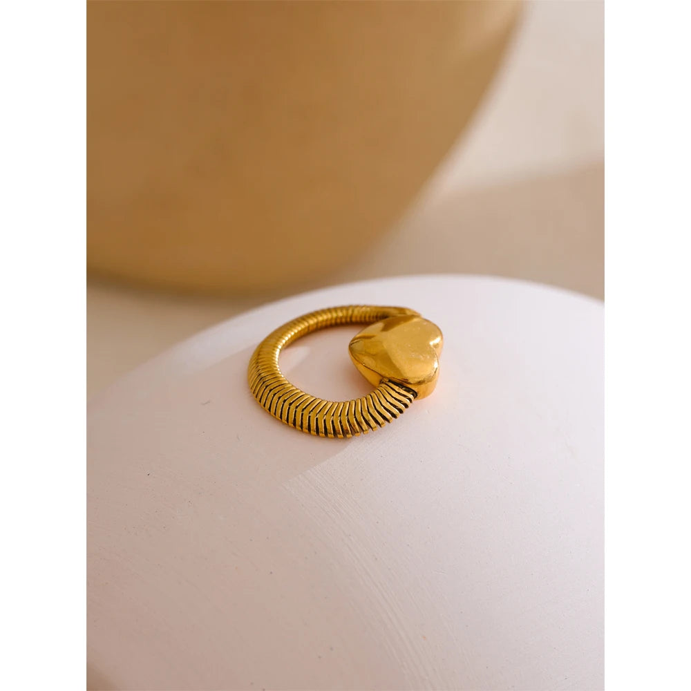 Anel de Coração em Ouro 18K com Corrente de Cobra