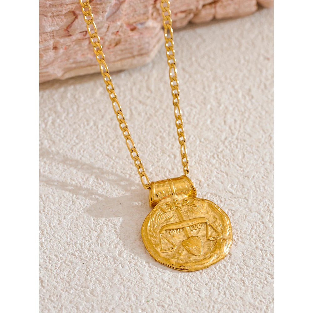 Colar Com Pingente de Constelação Banhado a Ouro 18k
