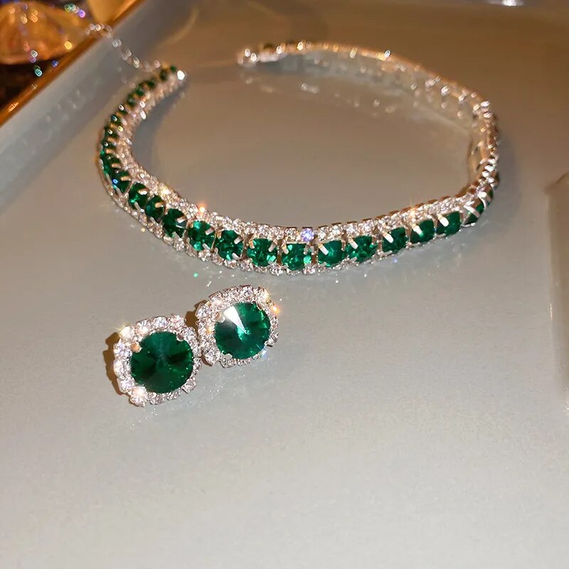 Conjunto com Colar e Brincos Cravejado com Zircônia