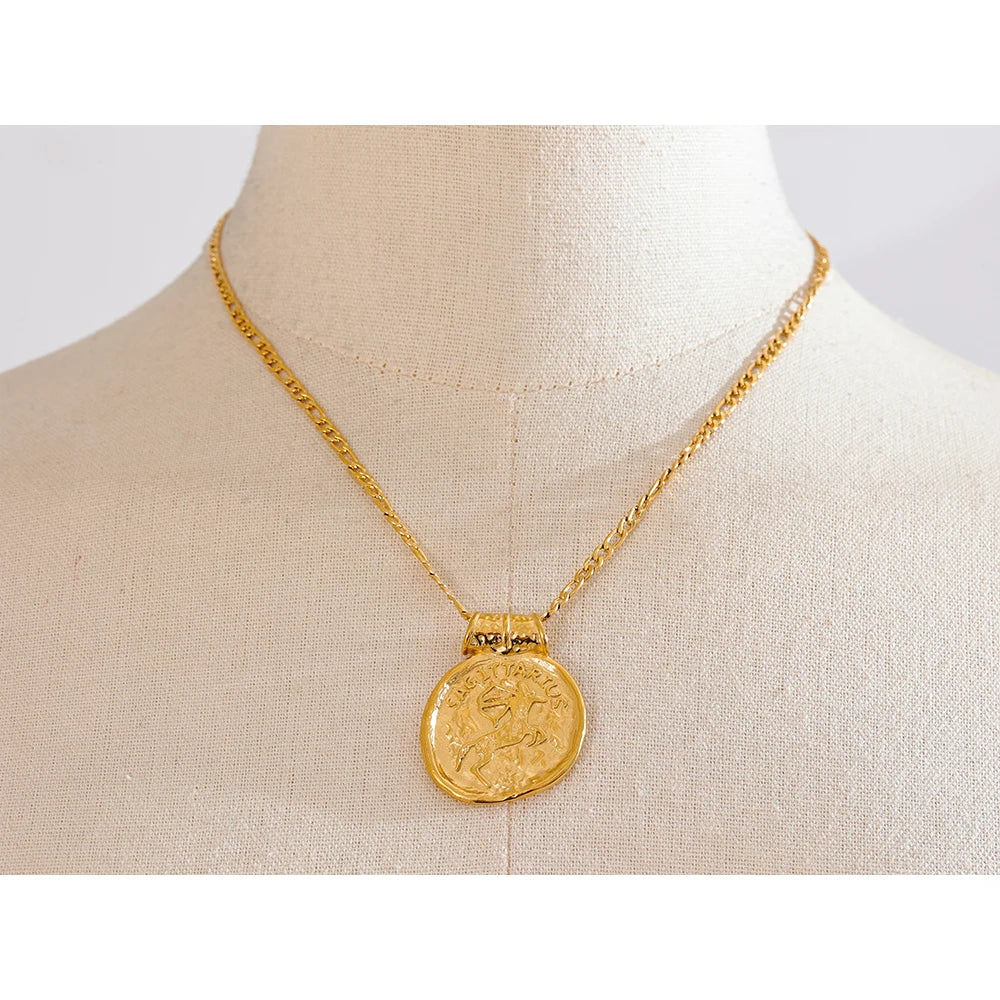 Colar Com Pingente de Constelação Banhado a Ouro 18k
