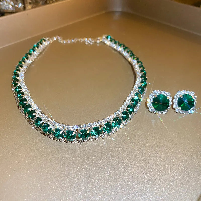 Conjunto com Colar e Brincos Cravejado com Zircônia