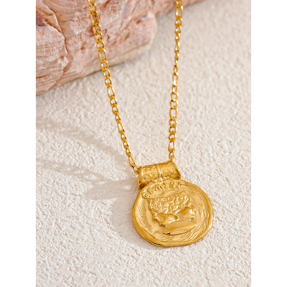 Colar Com Pingente de Constelação Banhado a Ouro 18k