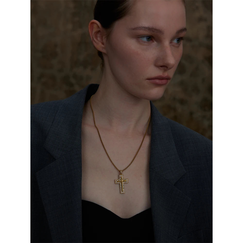 Colar Cruz com Zircônias Banhado a Ouro 18k