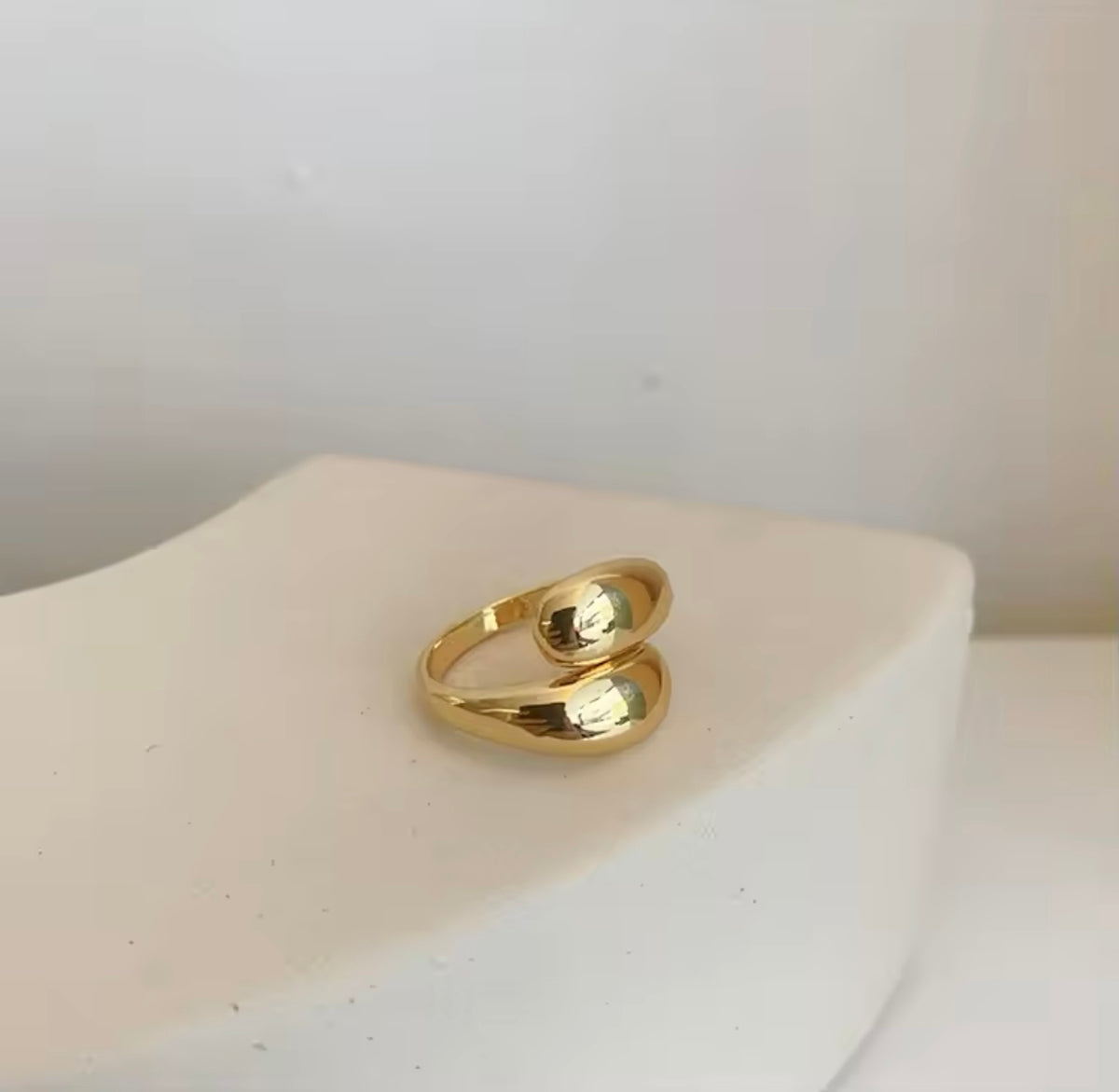 Anel Ajustável com Design Elegante Banhado a Ouro 18k