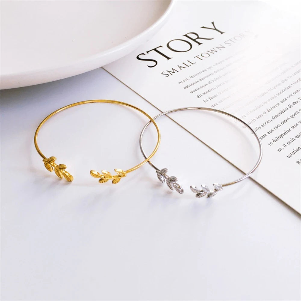 Pulseira Aberta com detalhe de Folhas