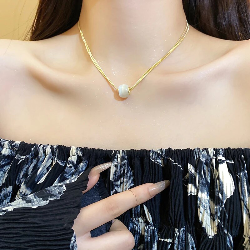 Colar Feminino com Pedra Central