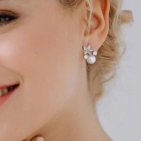 Conjunto Brincos e Colar Flores e Pérolas