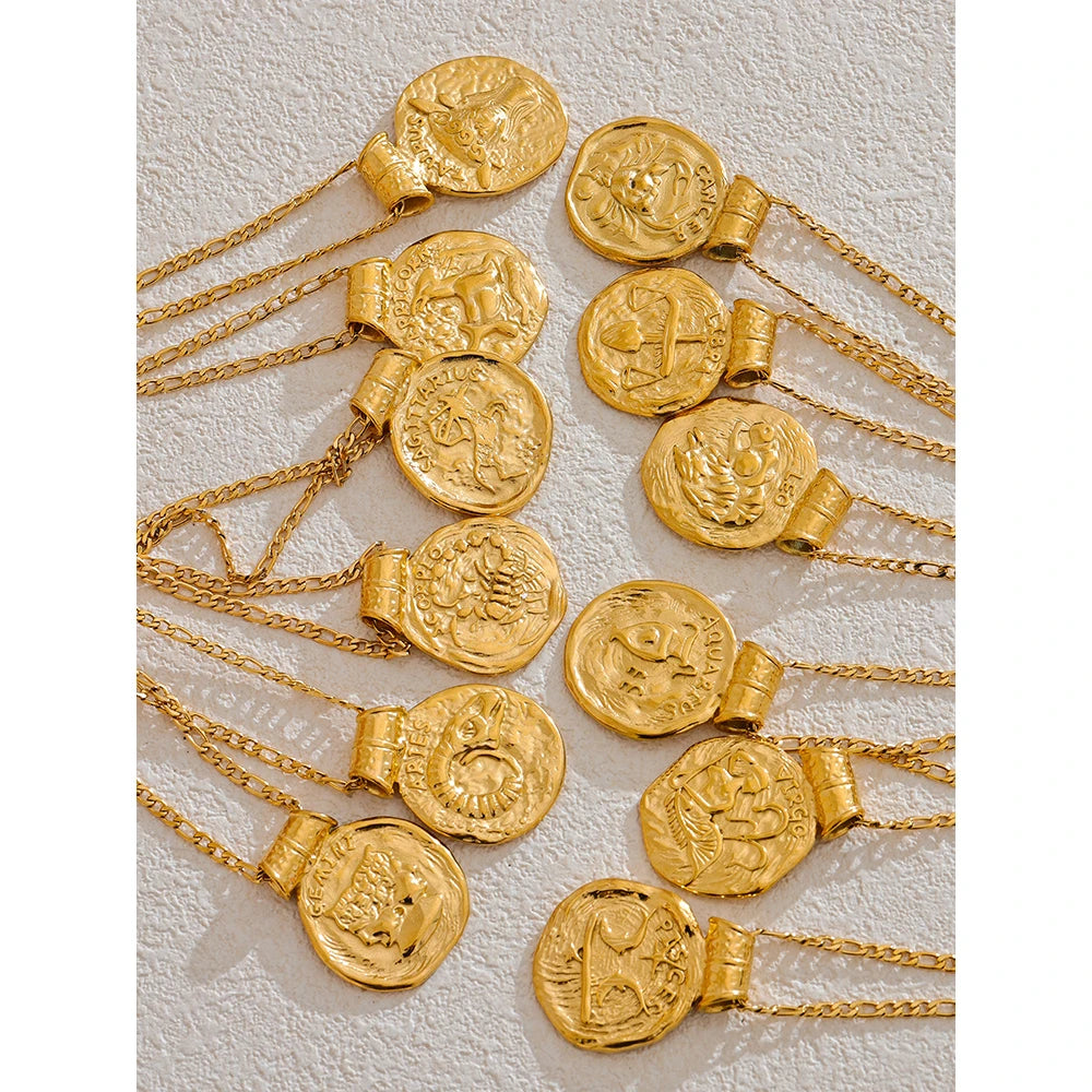 Colar Com Pingente de Constelação Banhado a Ouro 18k