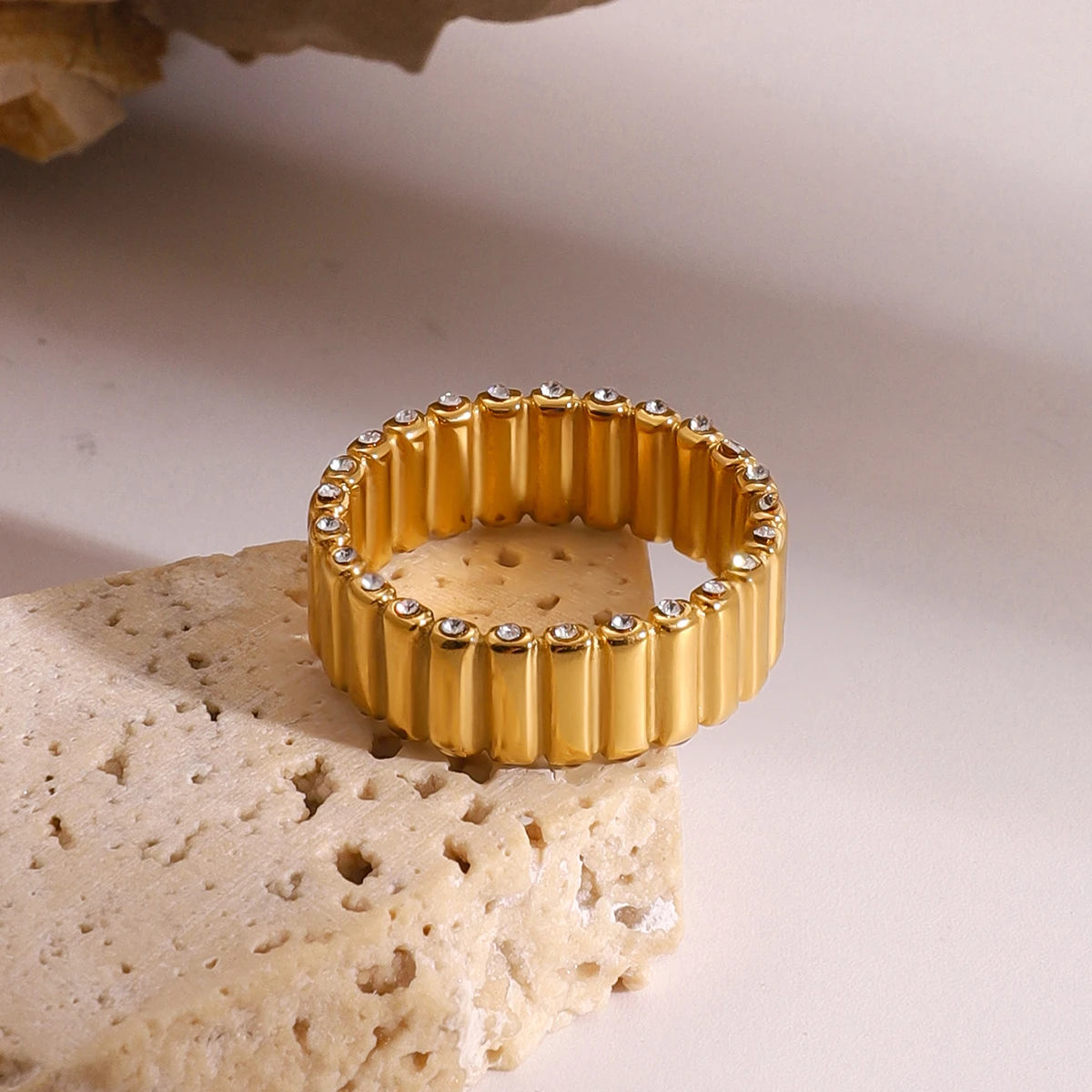 Anel Elegante Banhado a Ouro com Zircão para Mulheres