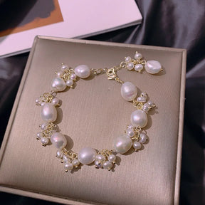Pulseira com detalhes em Pérolas D'água