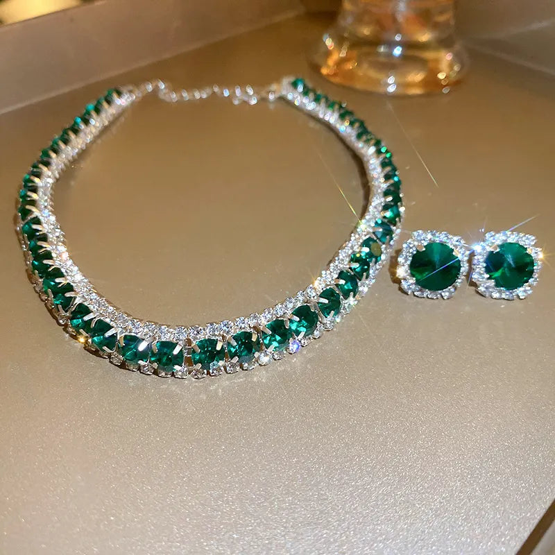Conjunto com Colar e Brincos Cravejado com Zircônia