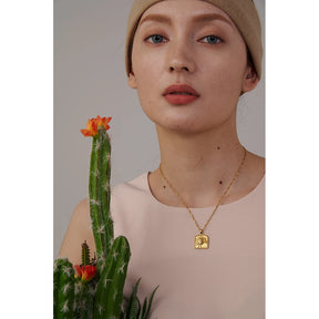 Colar Com Pingente De Sol Banhado a Ouro 18k