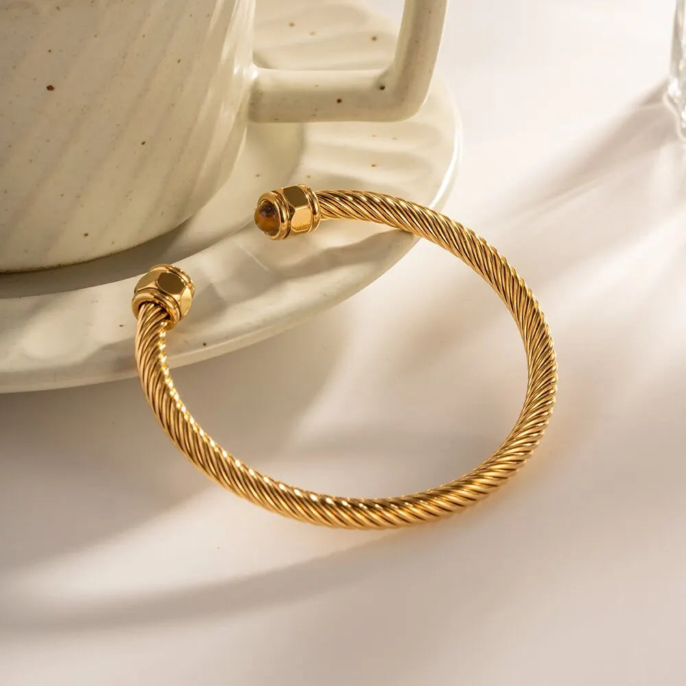 Pulseira Aberta com Textura e Detalhes com Cor