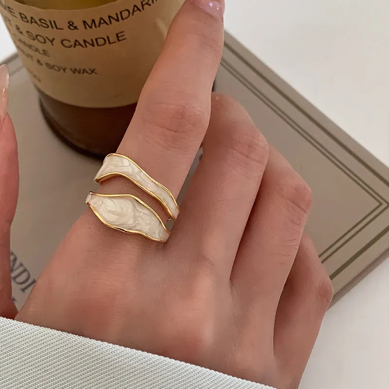 Anel Barroco com Detalhes em Dourado