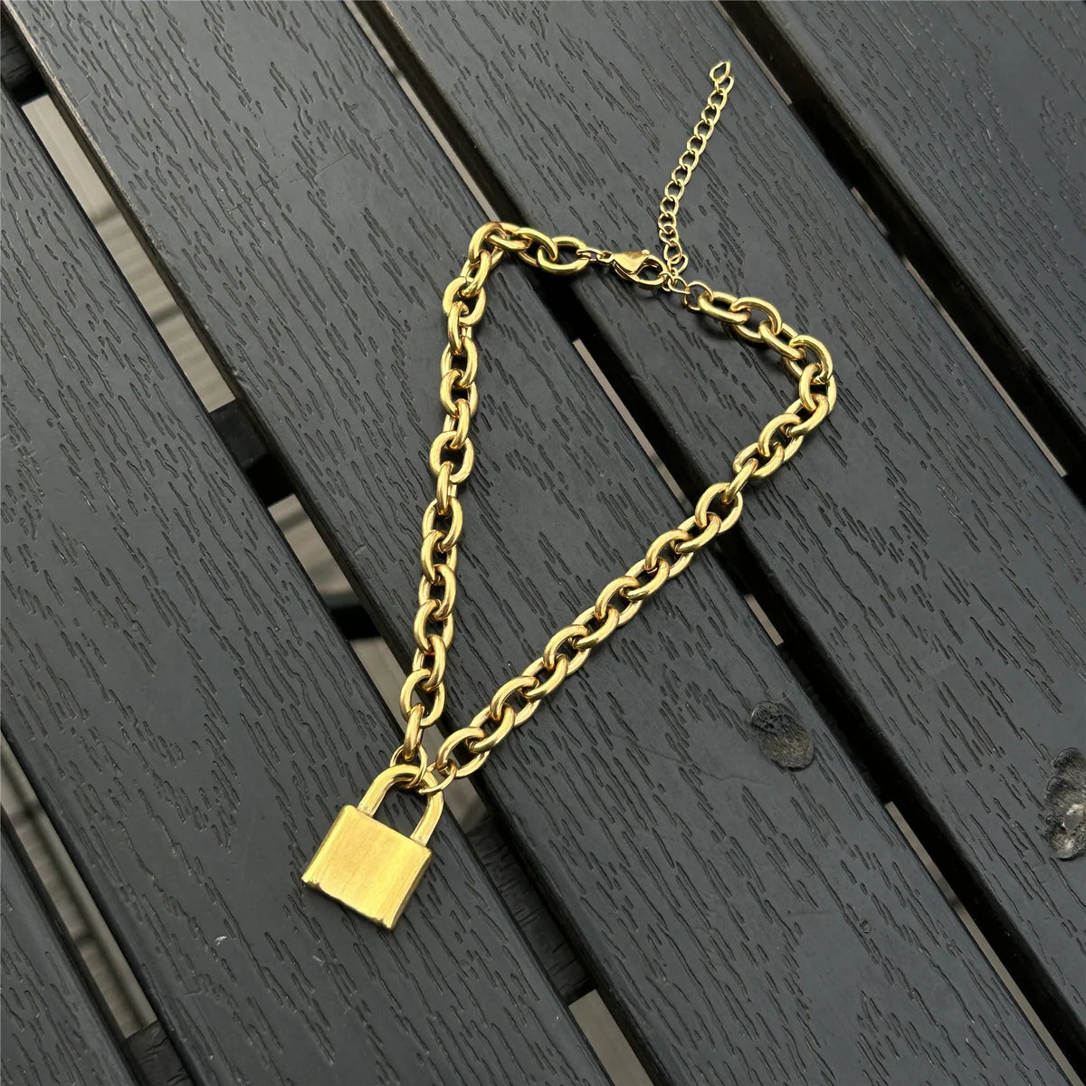 Tornozeleira Cadeado Banhada a Ouro 18k