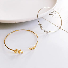 Pulseira Aberta com detalhe de Folhas