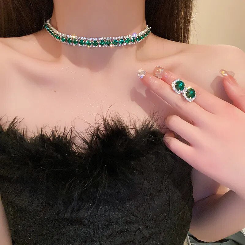 Conjunto com Colar e Brincos Cravejado com Zircônia