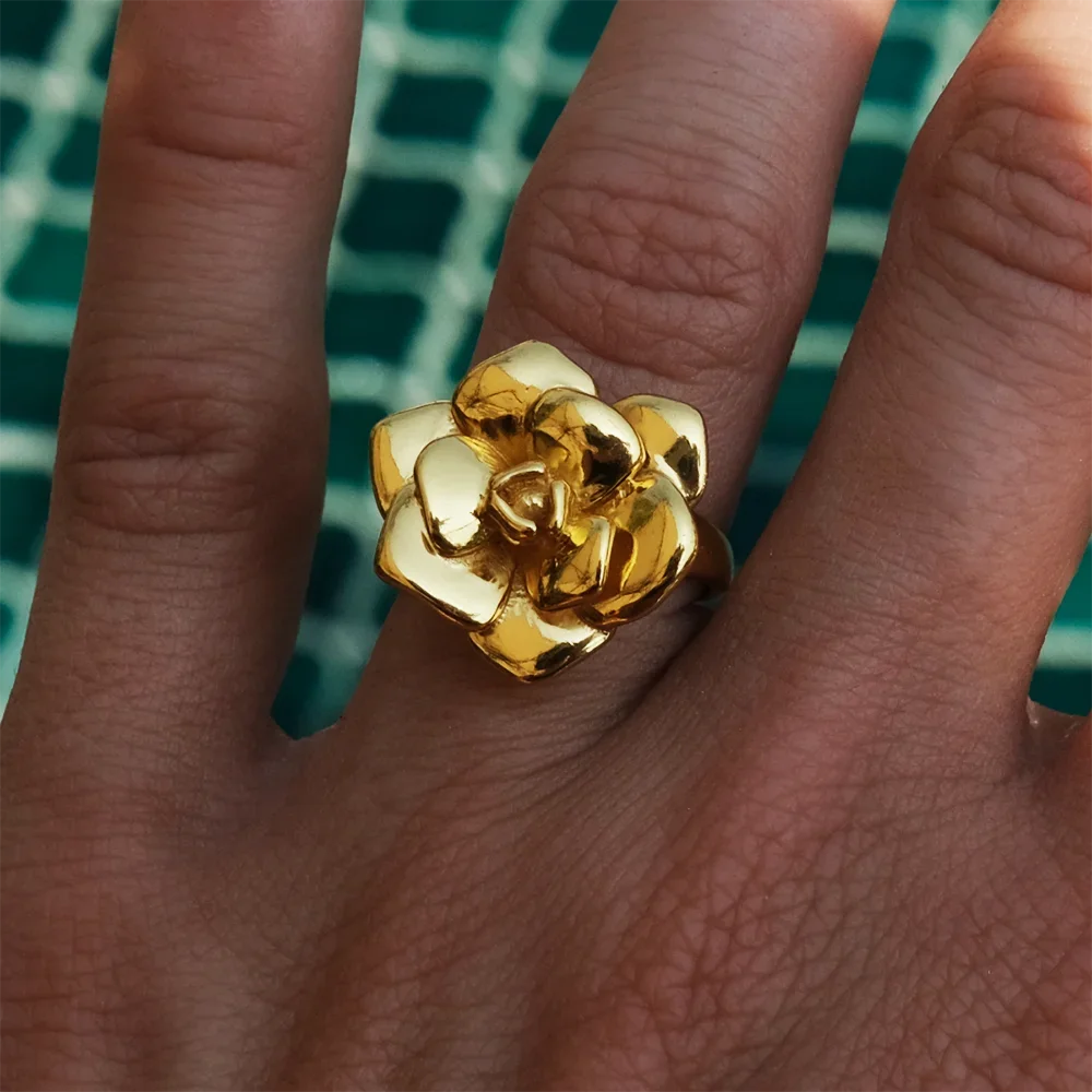 Anel Luxuoso Camélia 3D Banhado a Ouro