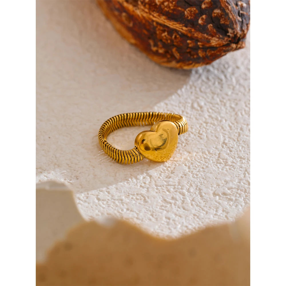 Anel de Coração em Ouro 18K com Corrente de Cobra
