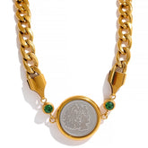 Colar Com Pingente Retrato Com Zircônia Banhado a Ouro 18k