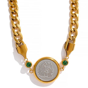 Colar Com Pingente Retrato Com Zircônia Banhado a Ouro 18k