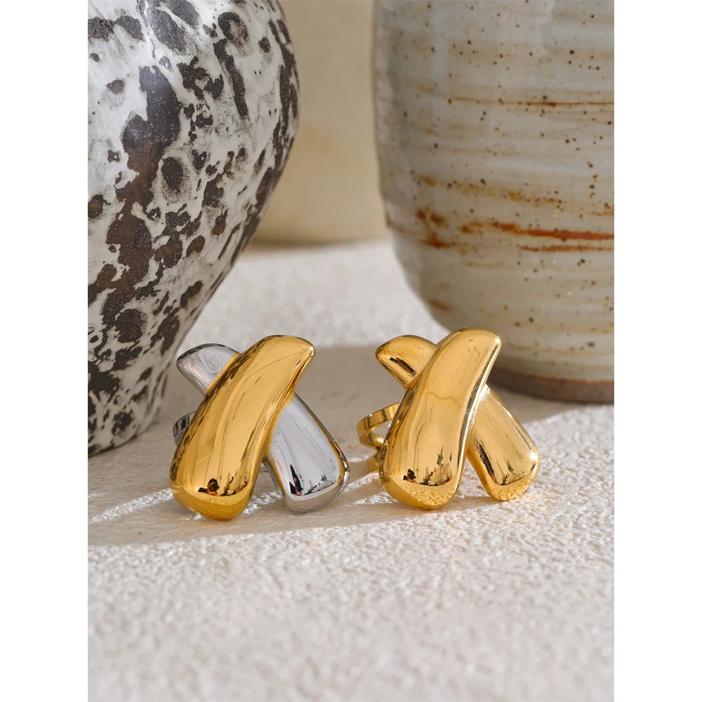 Anel Elegante com Textura Exclusiva Banhado a Ouro 18k