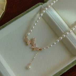 Colar Vintage com Detalhes de Borboletas