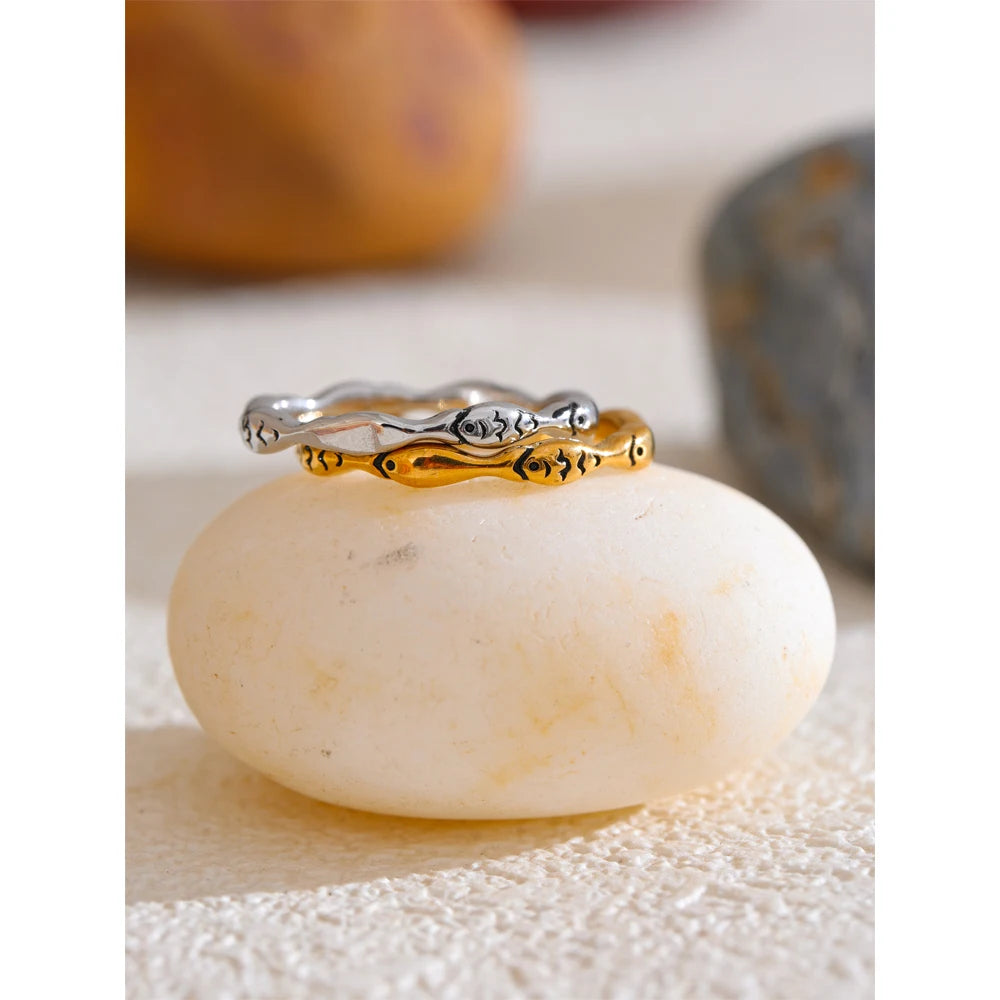 Anel Minimalista de Peixe Banhado a Ouro 18k