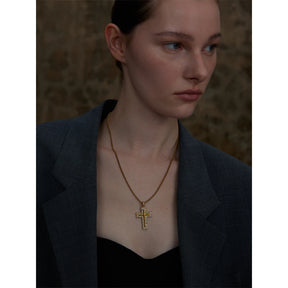 Colar Cruz com Zircônias Banhado a Ouro 18k